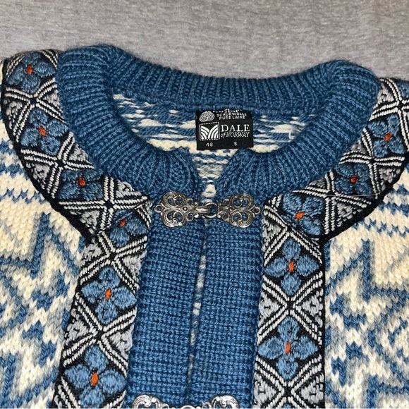 Vintage Dale of Norway blue and white sweater - Picture 4 of 9